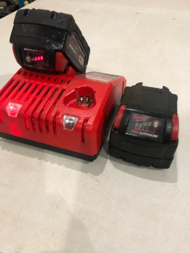 Milwaukee M18 Battery Charger - photo 2