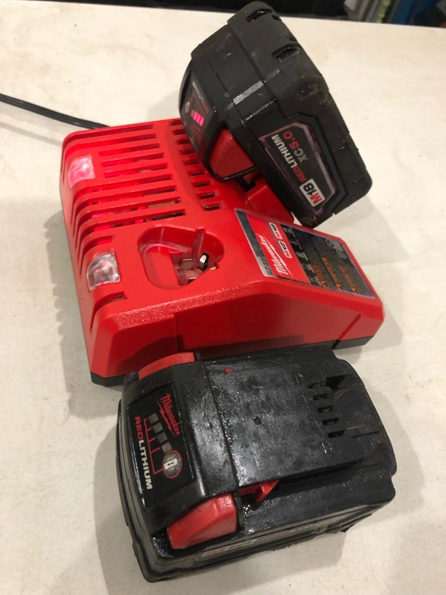 Milwaukee M18 Battery Charger - photo 3