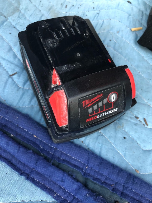 Milwaukee M18 Battery - photo 2
