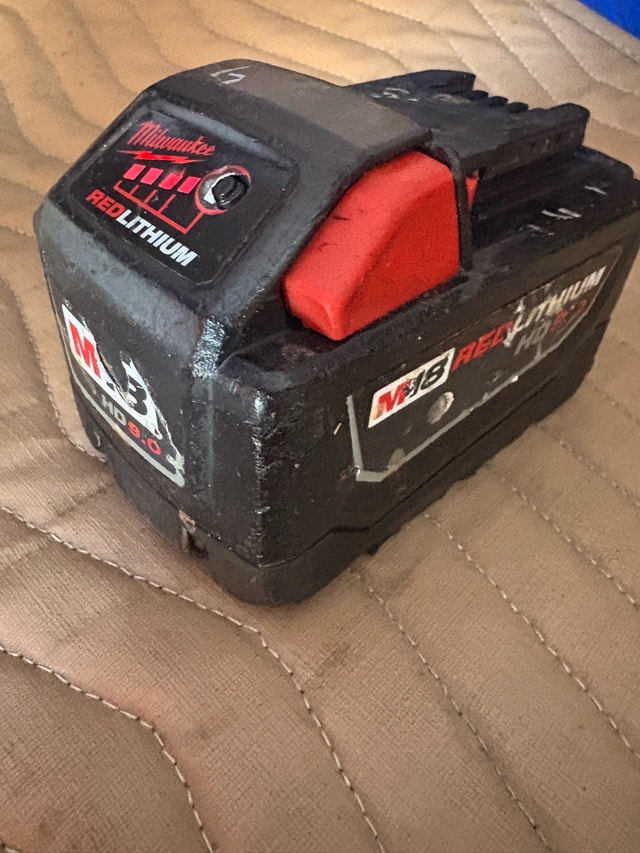 Milwaukee M18 Battery - photo 2