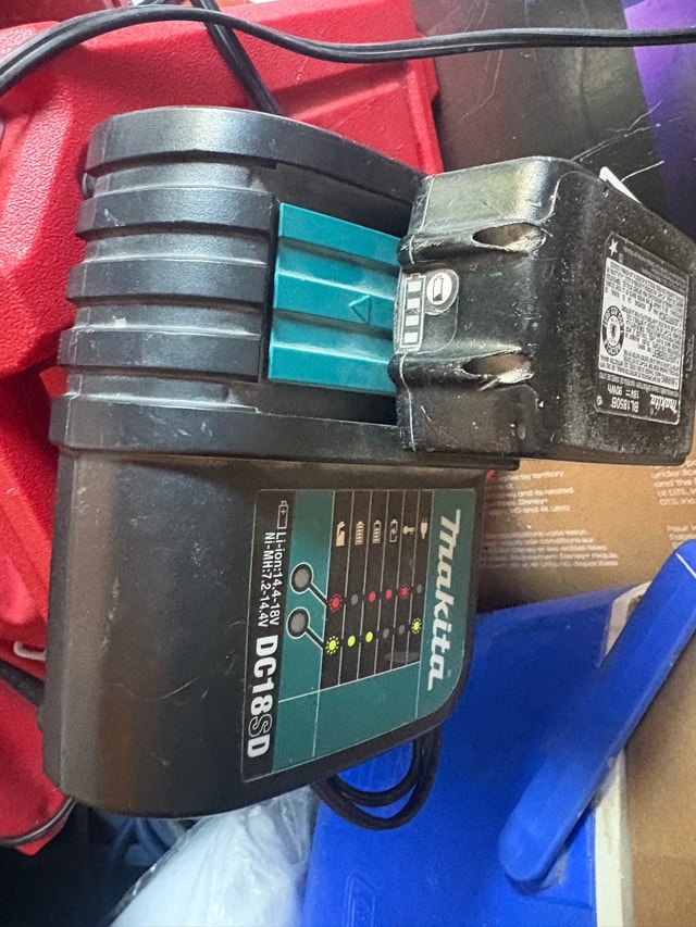 Makita Battery Charger DC18SD