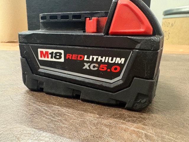 Milwaukee M18 Battery - photo 2