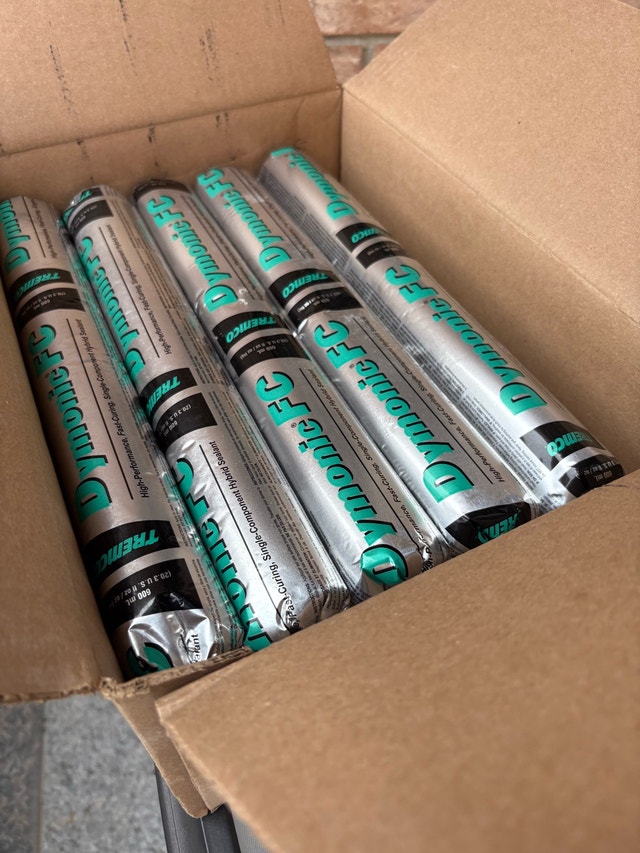 Tremco Dymonic FC Sealant