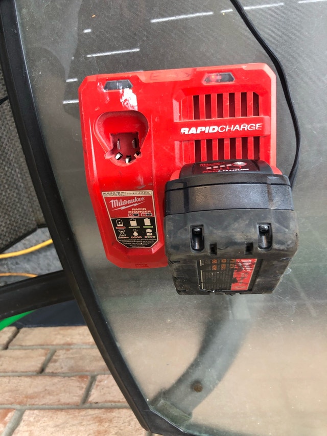 Milwaukee Battery Charger