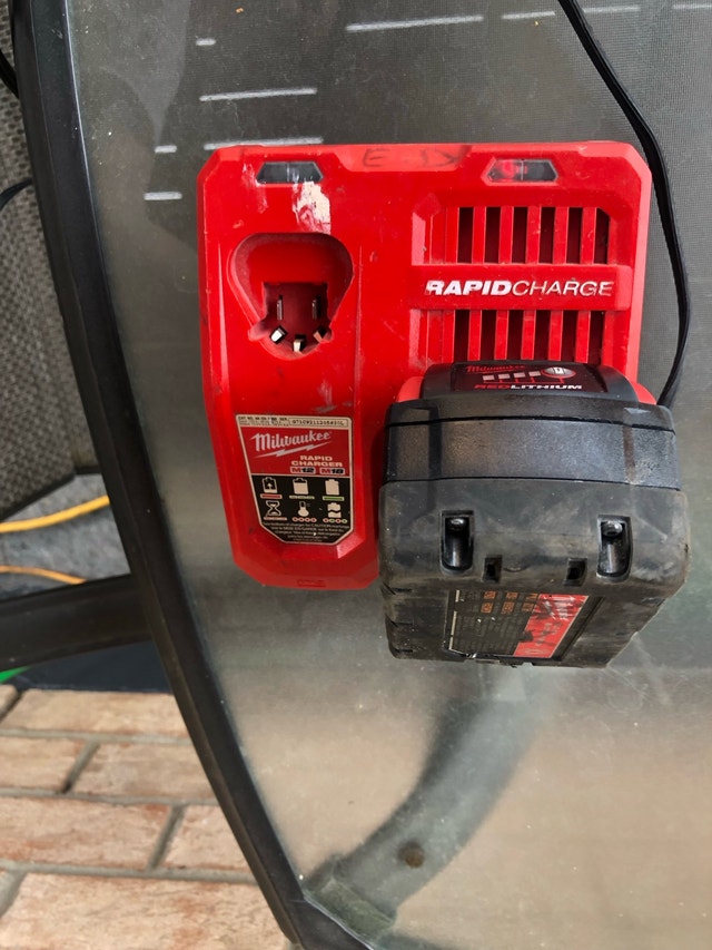 Milwaukee Battery Charger - photo 2
