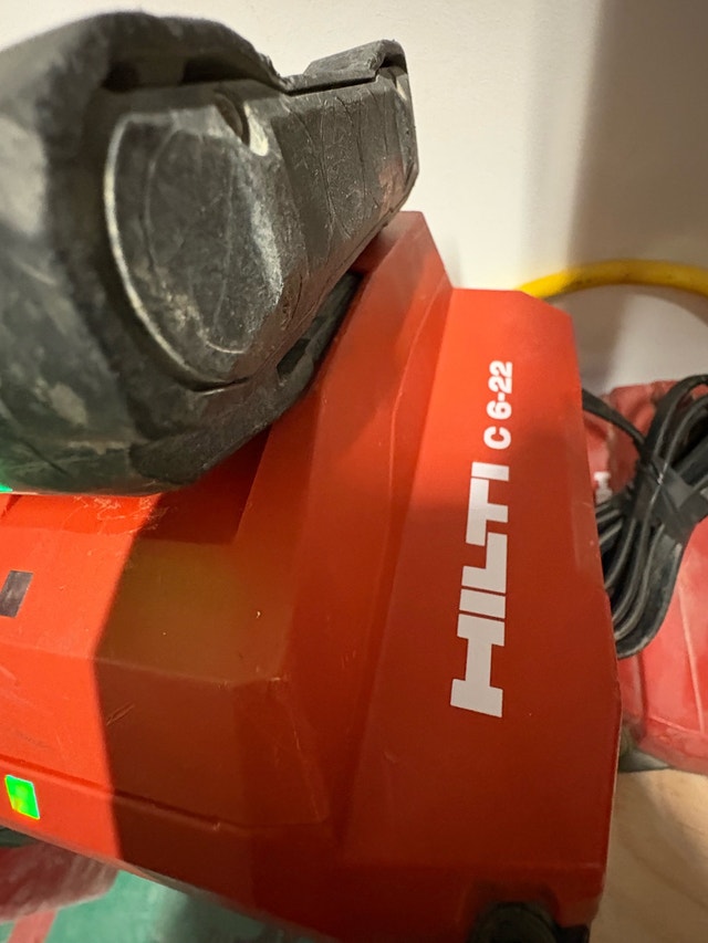 Hilti C6-22 Charger