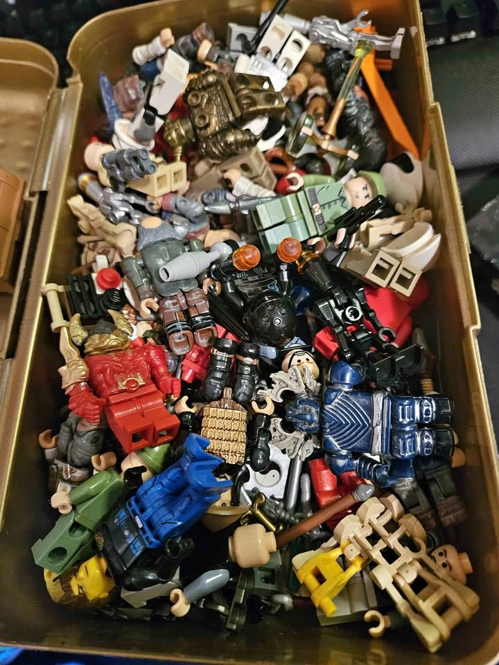 SEND OFFER Lego & Megablocks Mini Figs!