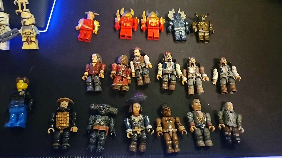 SEND OFFER Lego & Megablocks Mini Figs! - photo 2