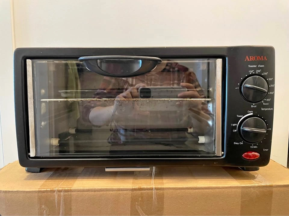 Aroma Toaster Oven – Compact & Reliable (Great Condition)