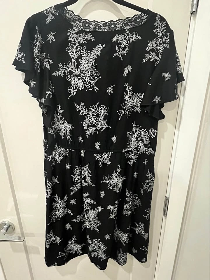 Old Navy Fit & Flare Crepe Lace-Trim Mini Dress - photo 3