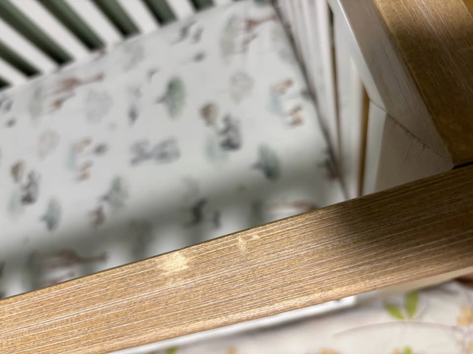 Wooster 3-in-1 convertible crib (matress and sheets) - photo 3