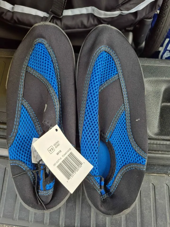 Youth size 5 Water shoes - photo 2