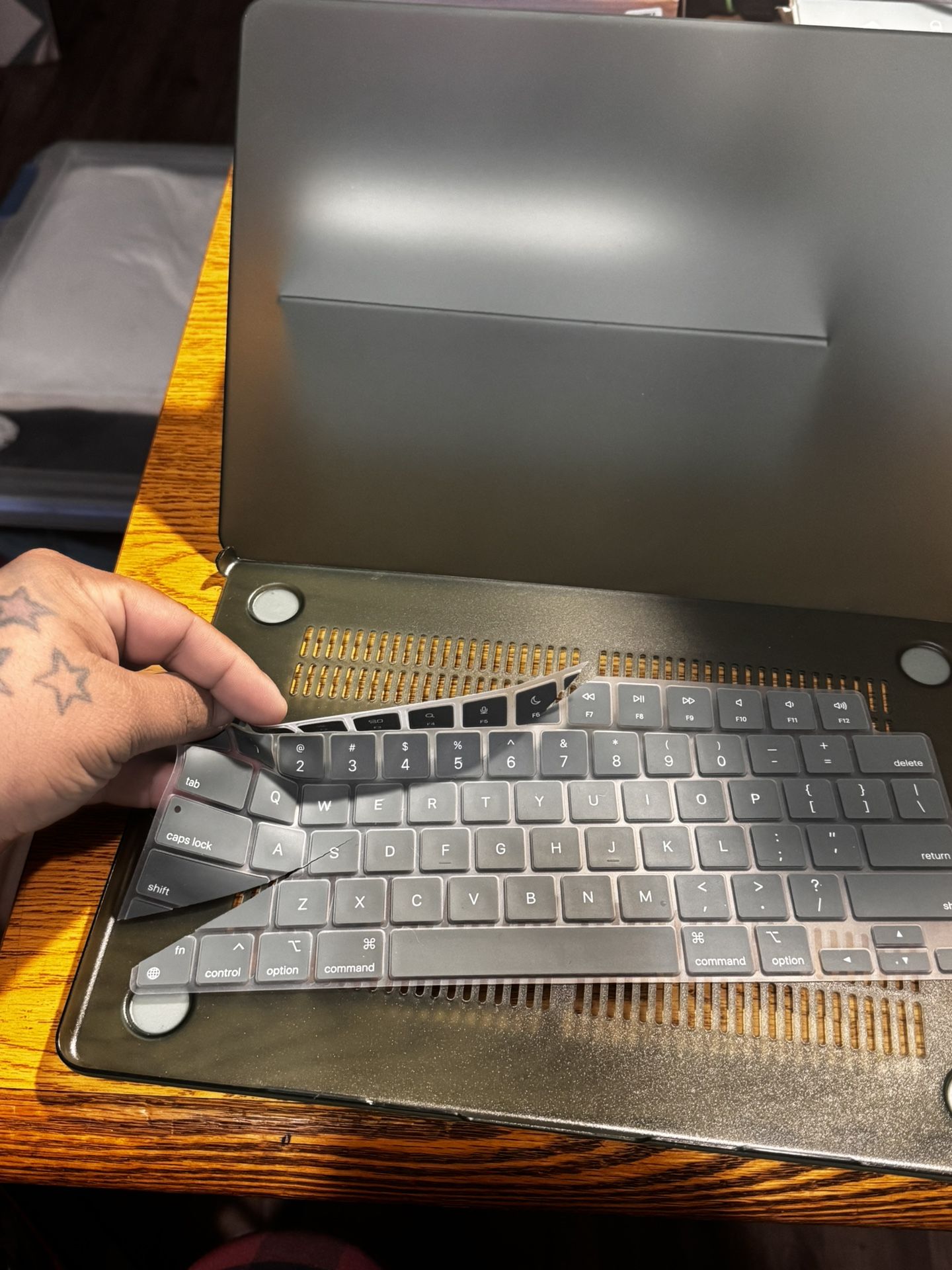 3 Laptop Cases with Screen Protectors and Keyboard Covers - photo 4