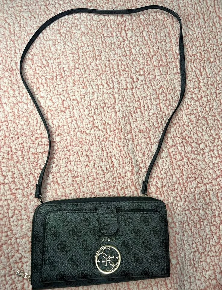 Guess Black Purse HARDLY WORN