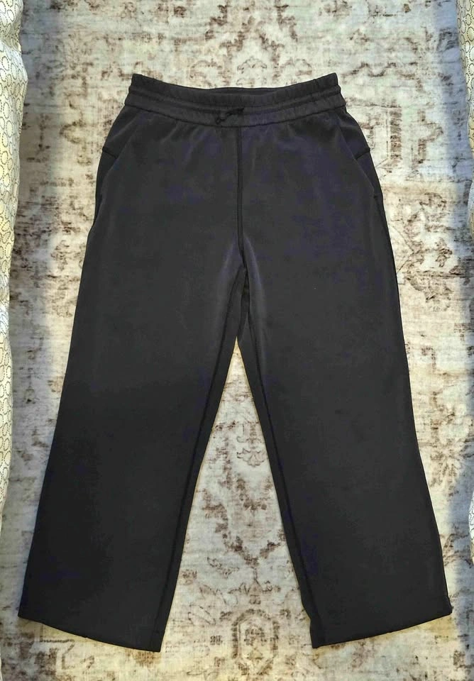 lululemon black cropped wide leg pants – size 6