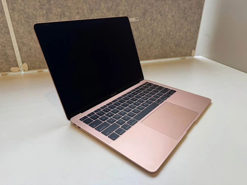 MacBook Air 13” 2019 (Rose Gold) – Excellent Condition! - photo 3