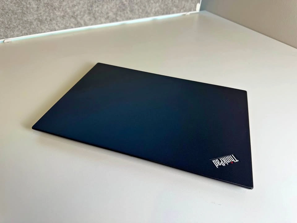 Lenovo ThinkPad T490s