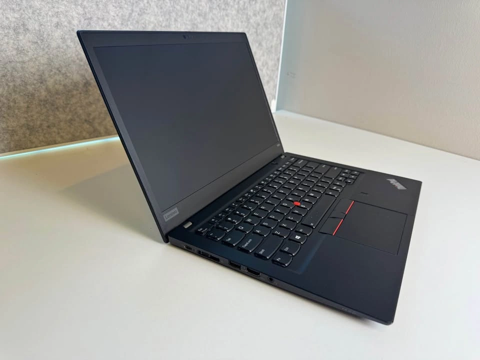 Lenovo ThinkPad T490s - photo 3