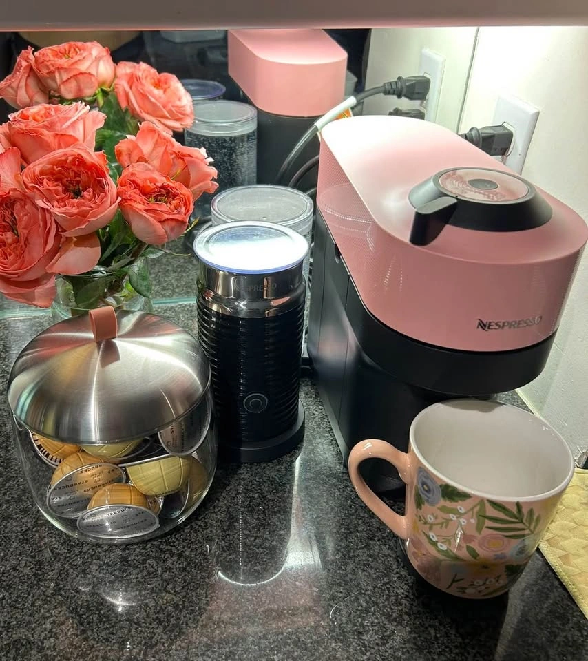 Pink Nespresso Coffee machine set - photo 2