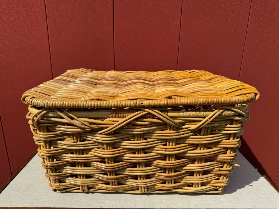 Large Wicker Picnic Basket w/ Lid