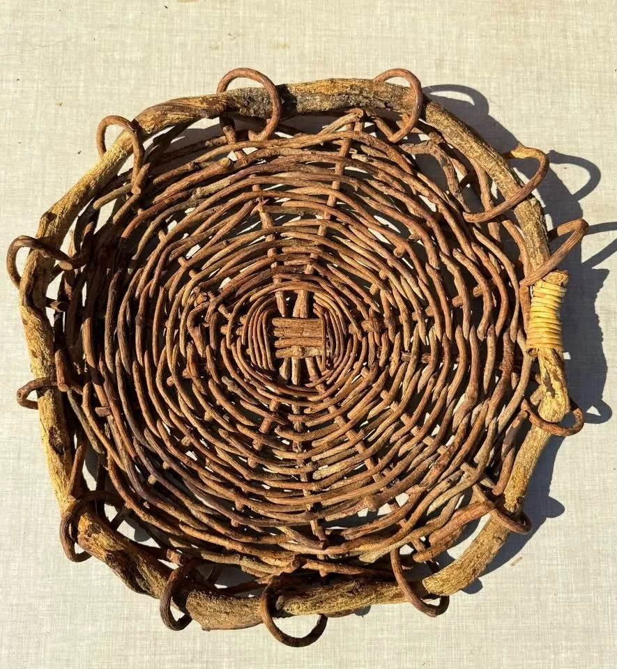 Round Twig and Vine Wicker Tray