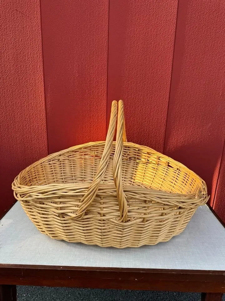 Large Oval Wicker Basket w/ Handle