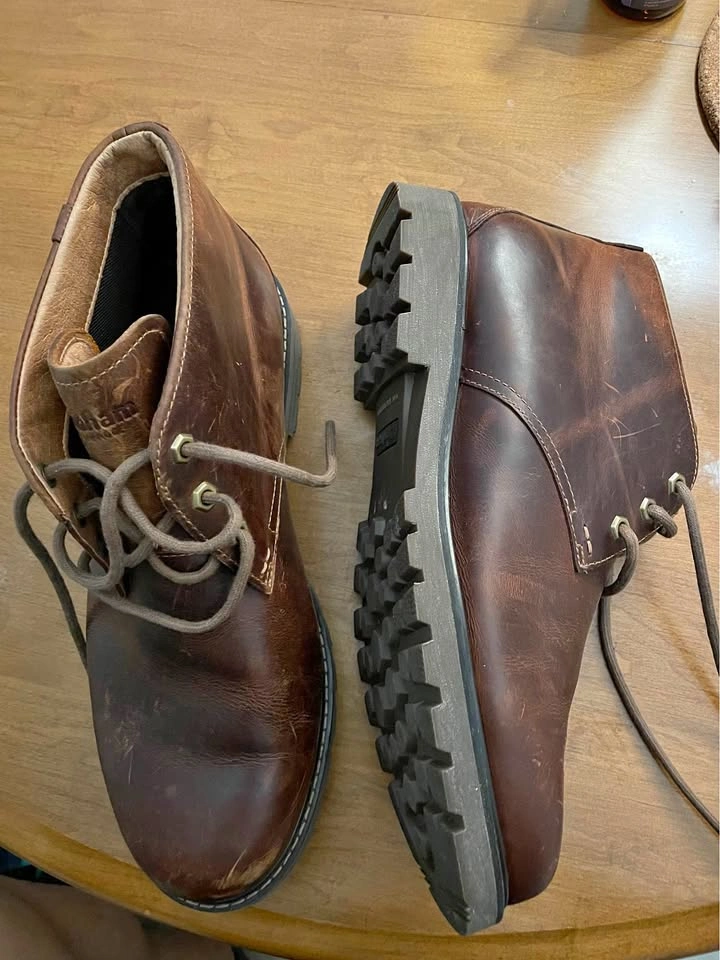 Size 11 US Men’s - Dunham Leather Chukka Boots