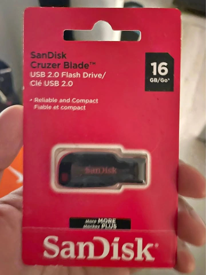 16 GB SanDisk Cruzer Blade USB 2.0 Flash Drive