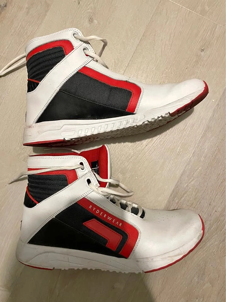 Size 11 US Men’s - Ryderwear Flylyte High-Top Shoes
