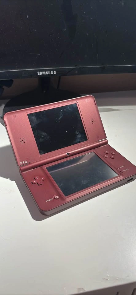 Nintendo 3DS, Nintendo DSi XL, Charger and Game Bundle - photo 4