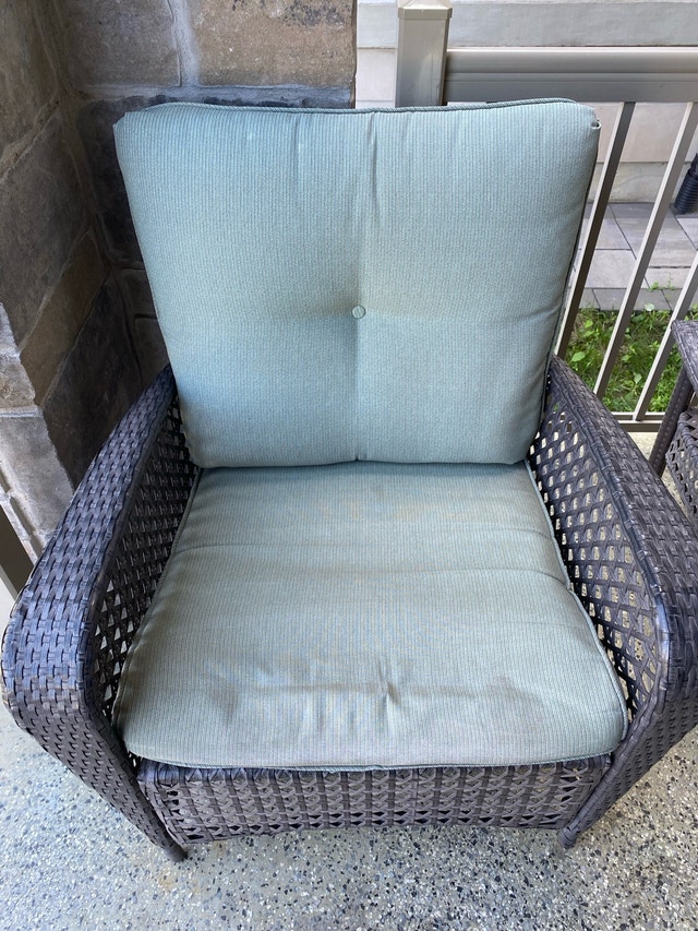 Wicker Patio Chairs and Wood Muskoka Chair ⚽