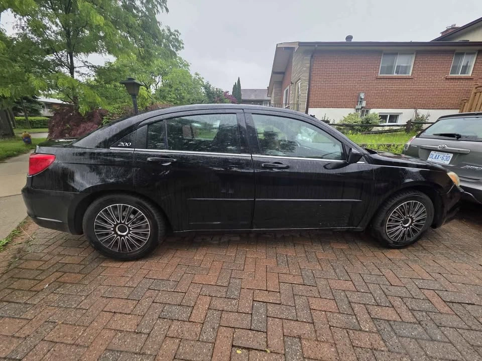 2013 Chrysler 200 - photo 2