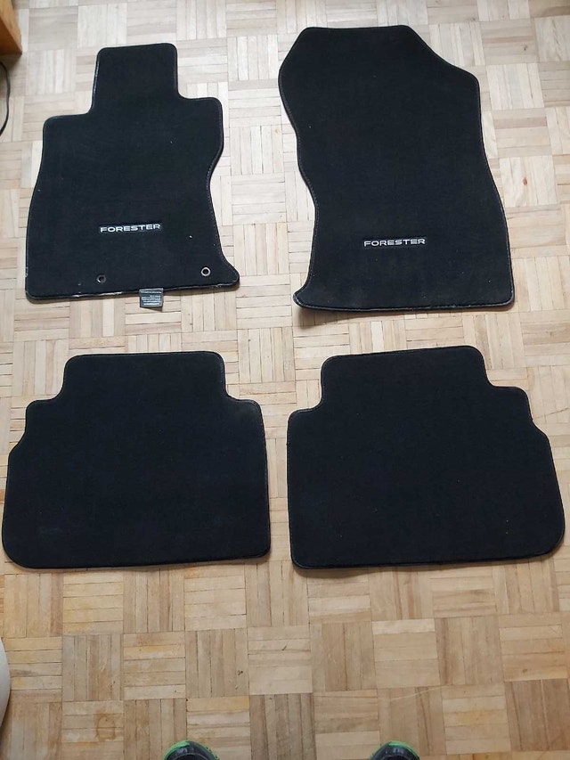 Subaru Forester rug and rubber floor mats