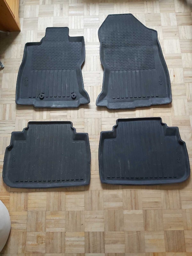 Subaru Forester rug and rubber floor mats - photo 2