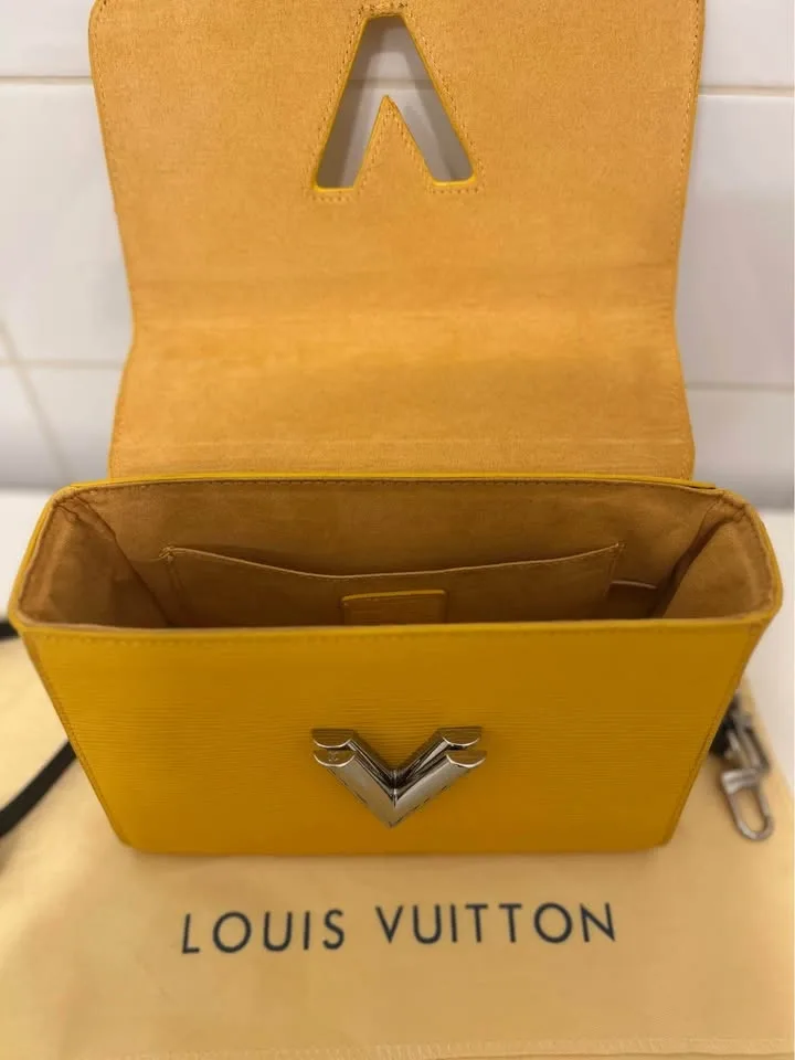 Louis Vuitton Yellow Epi Leather Twist Shoulder Bag - photo 3