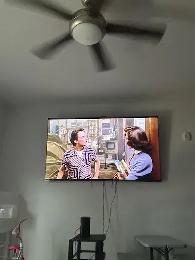 Samsung 85” Crystal UHD 4K Smart TV - photo 2