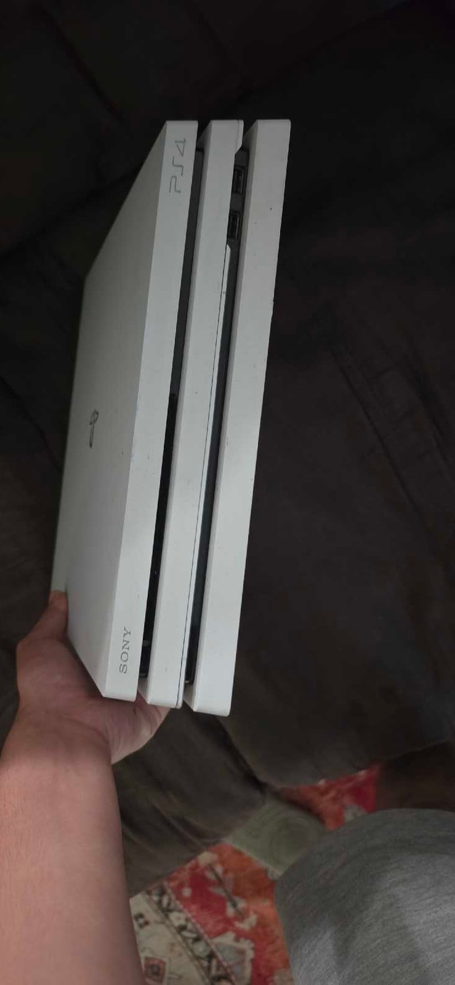 ps4 pro good condition - photo 3