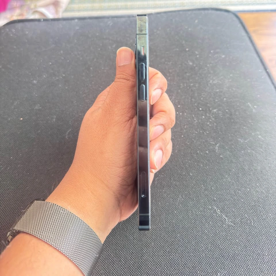 iPhone 12 Pro - 128 GB Factory Unlocked - Excellent Condition - photo 4
