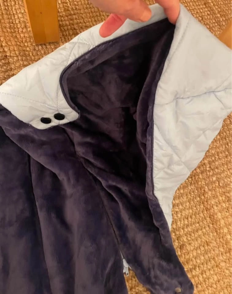 Never used Below Zero Wearable Hooded Blanket - photo 3