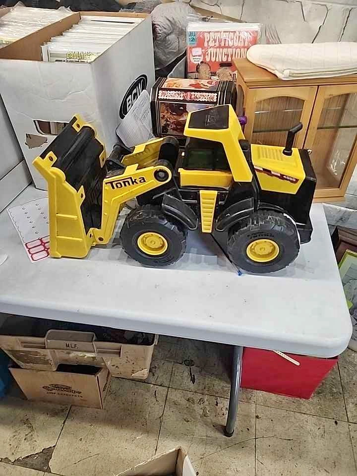 Tonka 4000 Front End Loader Toy