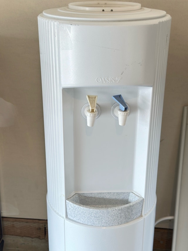 Oasis upright Hot & Cold Water Cooler/dispenser - $50