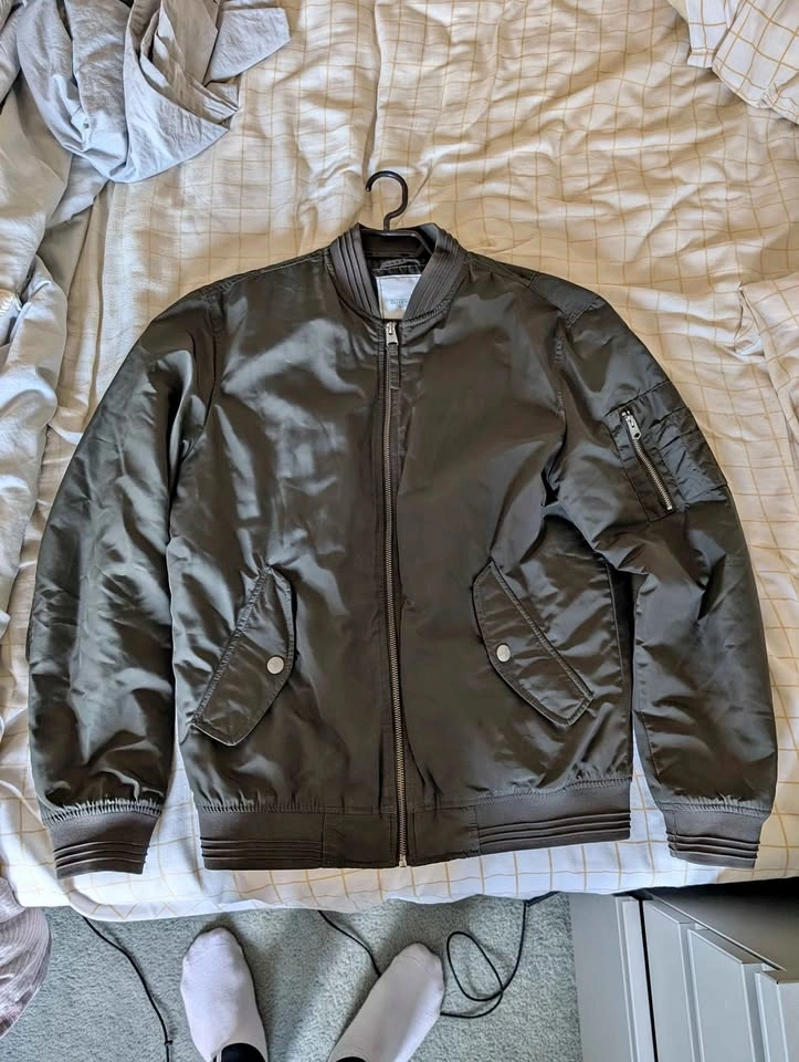 Men's olive green bomber jacket (Size M)