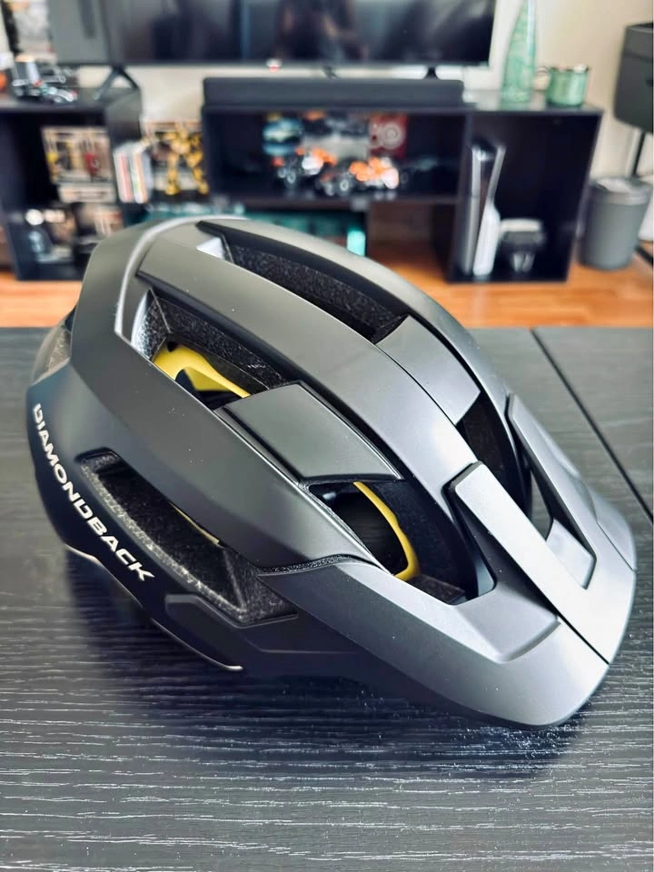Diamondback Chute MIPS Bike Helmet, Size M/L, Like New