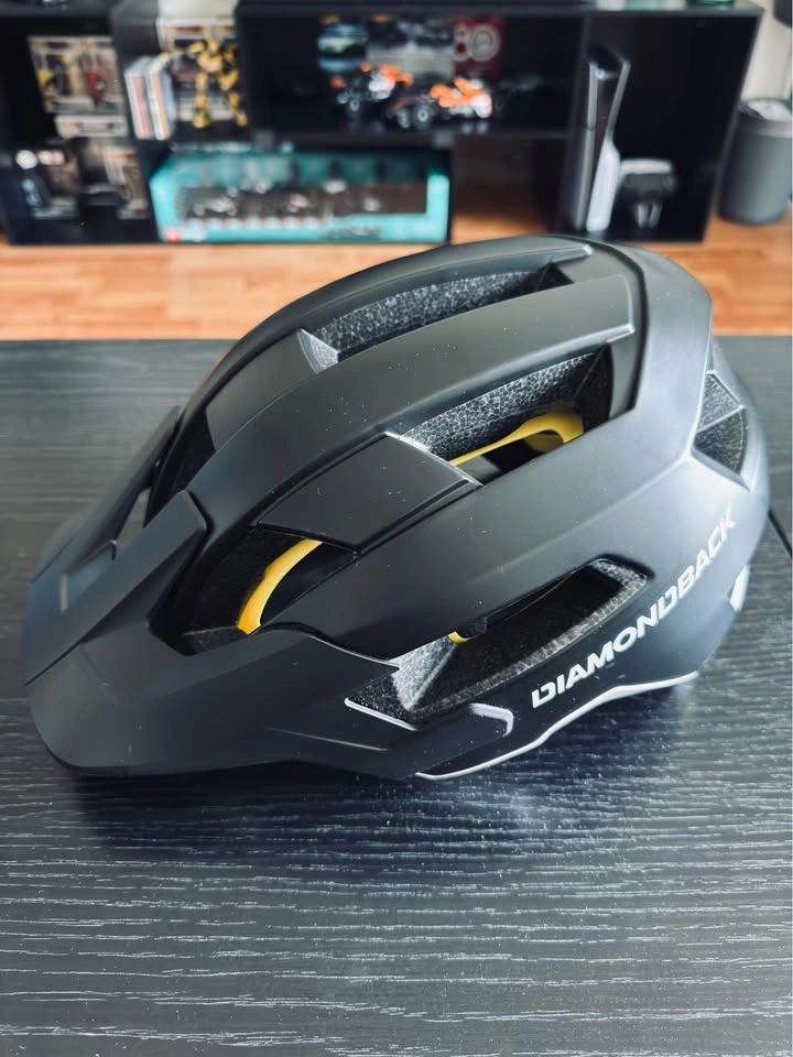 Diamondback Chute MIPS Bike Helmet, Size M/L, Like New - photo 3