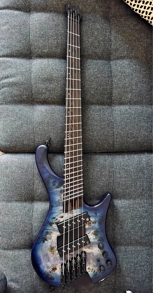 Ibanez EHB1505MS Pacific Blue Burst Flat with GigBlade Sliver