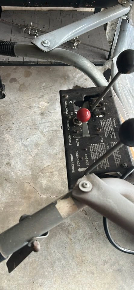Toro Snow Blower Machine - Electric Starter - photo 4