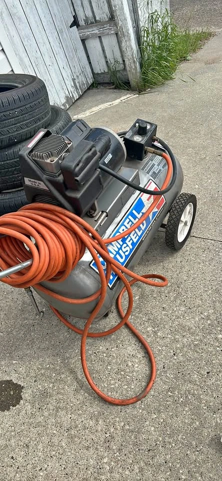 2.5 Air Compressor 20 Gallon