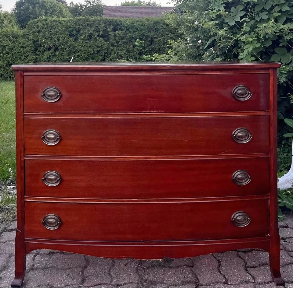 Vintage Peppler’s Solid Wood Bow Front Dresser – Mahogany Finish