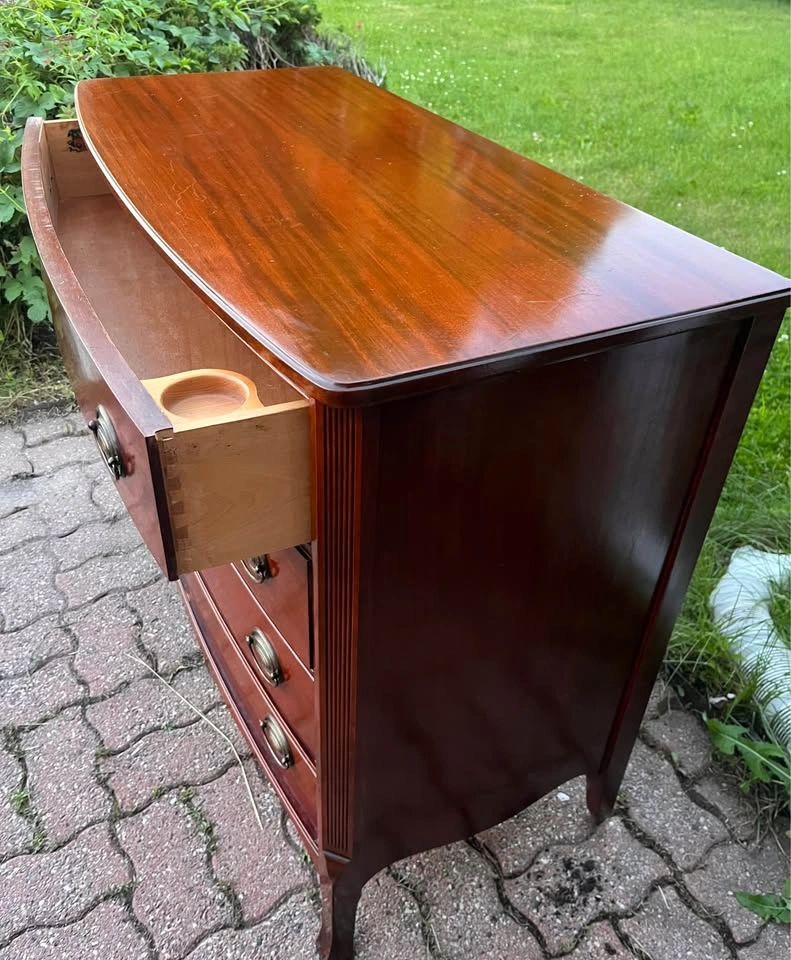 Vintage Peppler’s Solid Wood Bow Front Dresser – Mahogany Finish - photo 3
