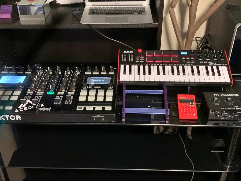 TRAKTOR KONTROL S5, AKAI MPK MINI, TEENAGE ENGINEER K.O.